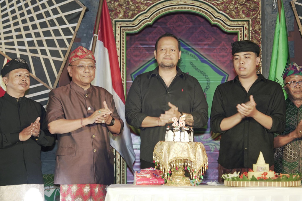 Wabup Hadiri HUT Ke-35 STT Wijna Karya dan Penyerahan Piala Wijna Karya Kite Festival 1